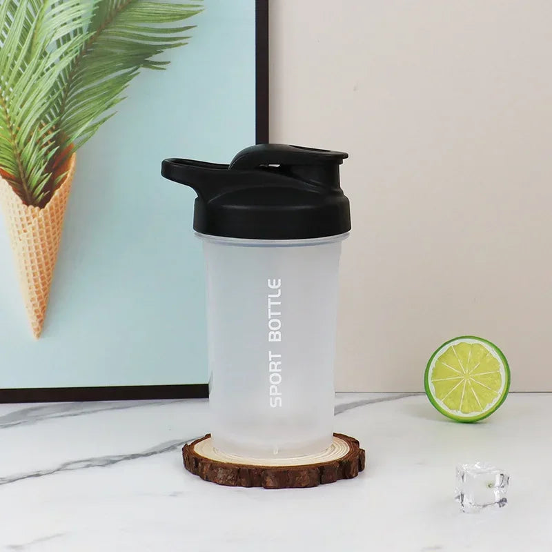 Botella de coctelera de polvo de proteína portátil de 300 ml Botella de agua a prueba de fugas para gimnasio al aire libre Fitness Entrenamiento Taza de mezcla deportiva con báscula