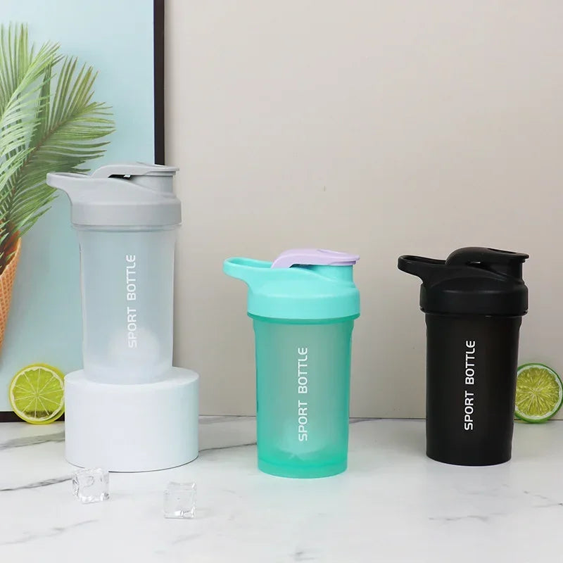 Botella de coctelera de polvo de proteína portátil de 300 ml Botella de agua a prueba de fugas para gimnasio al aire libre Fitness Entrenamiento Taza de mezcla deportiva con báscula