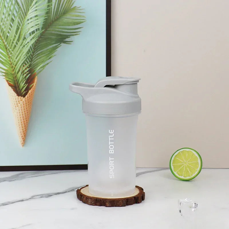 Botella de coctelera de polvo de proteína portátil de 300 ml