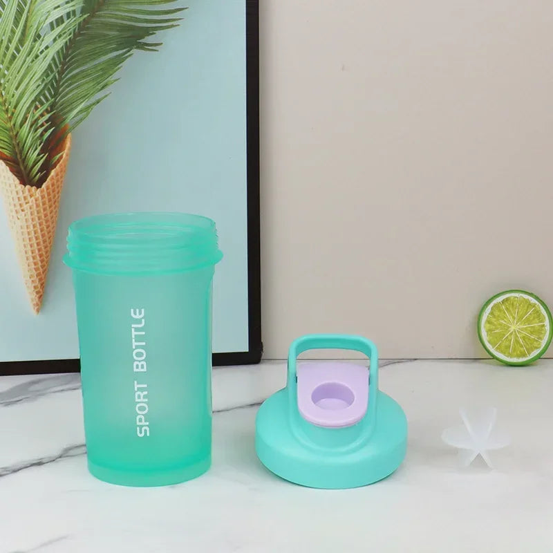 Botella de coctelera de polvo de proteína portátil de 300 ml Botella de agua a prueba de fugas para gimnasio al aire libre Fitness Entrenamiento Taza de mezcla deportiva con báscula
